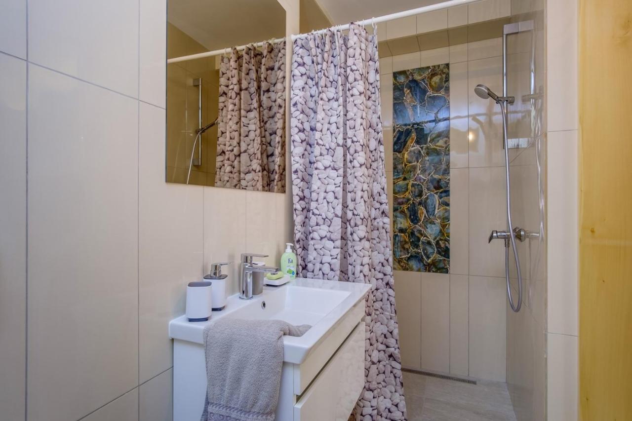 Elegant Apartment Iris มาลีโลชินจ์ ภายนอก รูปภาพ